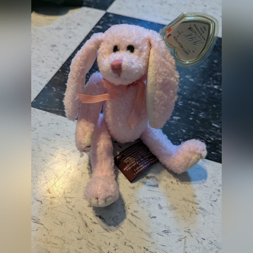 *PLEASE READ DESCRIPTION* ⭐FWP⭐ 1993 Attic Treasures Strawberry The Bunny Ty